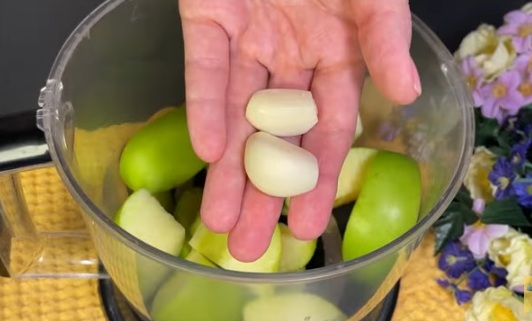 чесън и ябълки
