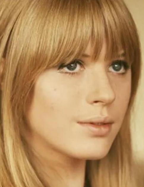 Почина една от най-обичаните актриси и певици– ето какво се случи!