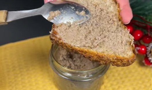 орехов пастет филийка