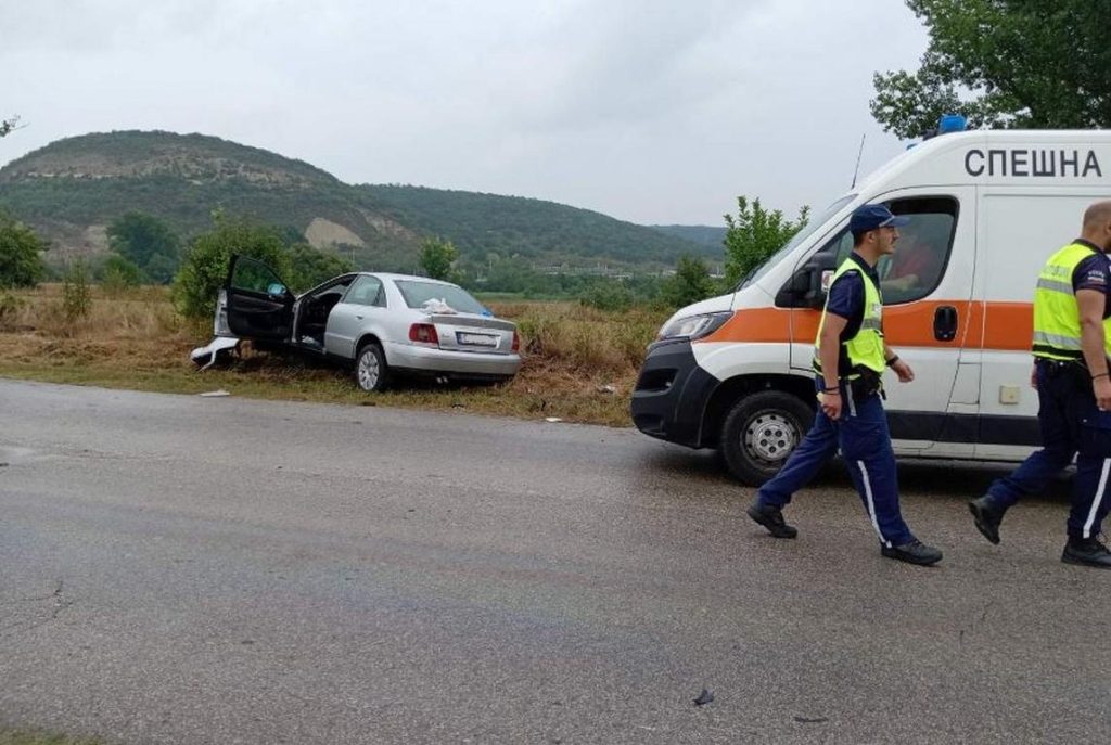 УЖАС! Зрелостници катастрофираха, отивали да канят своя класен ръководител за бала