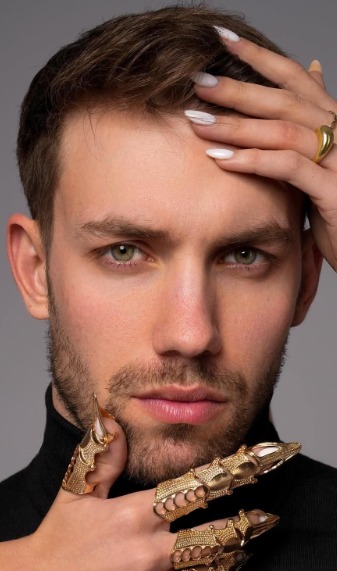 Големи разкрития за Виктор от „Ергенът“ бил е в…