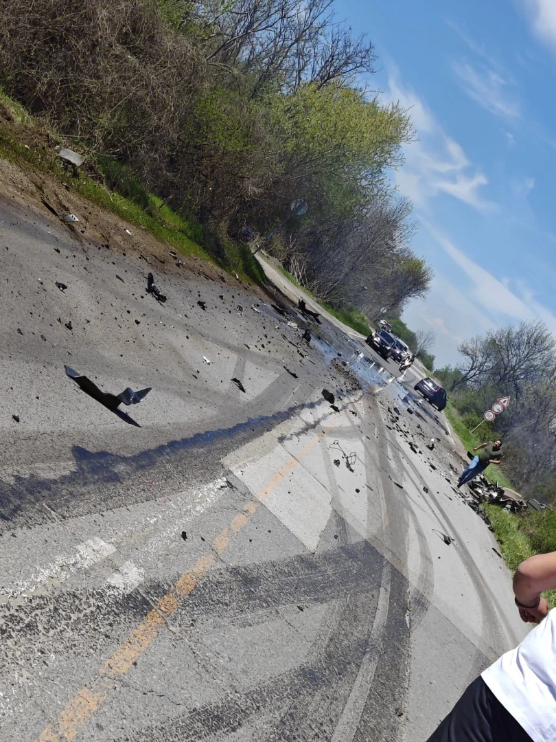 Извънредно! Адска катастрофа с ТИР спря движението между..