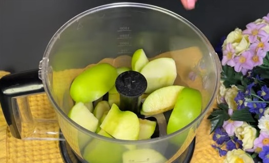 ябълки в блендер