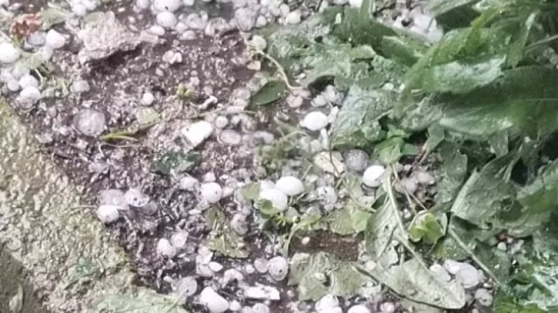 Библейско бедствие удари тези места в България, ледени буци падат от небето, отива към