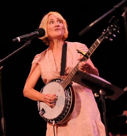 Скръбна вест! Легендарна певица загина нелепо