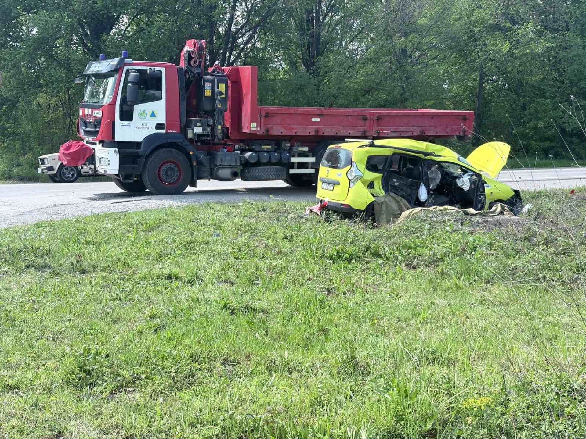 Трагедия на празника: Трима загинаха на място при адска катастрофа