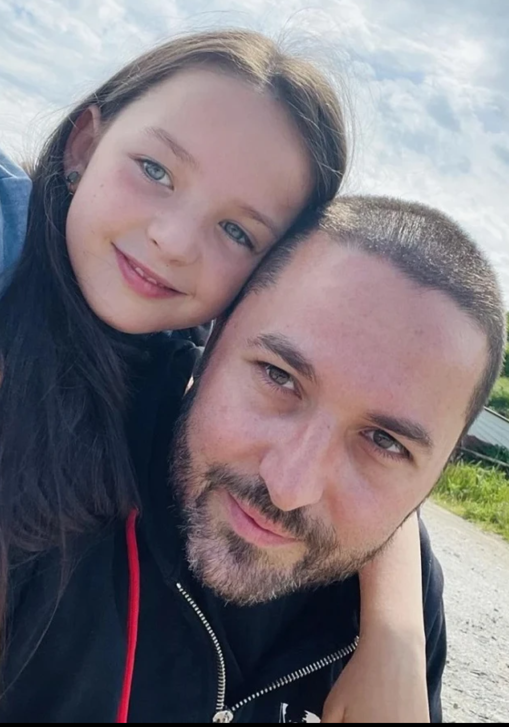 ЕКШЪН: Млад шофьор за малко не прегазил бащата на Сияна, после го...