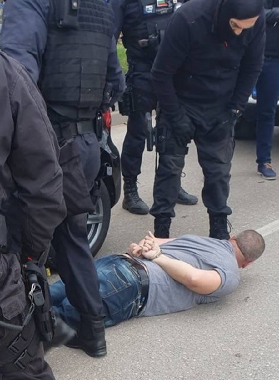 Извънредно! Две спецакции разтърсиха София, арестуваха петима бандити за...