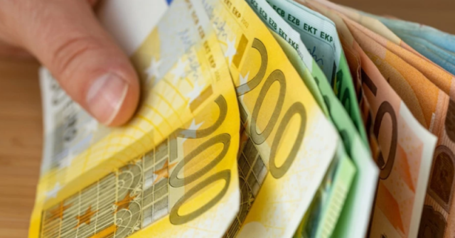 Три зодии ще напълнят джобовете си до 8 май: Неочаквани пари идват директно в ръцете ви