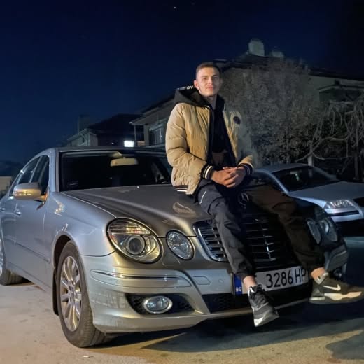 Първомай плаче: 21 г. младеж Павел Ангелов, загинал край Кресна, сам си е купил колата Снимки