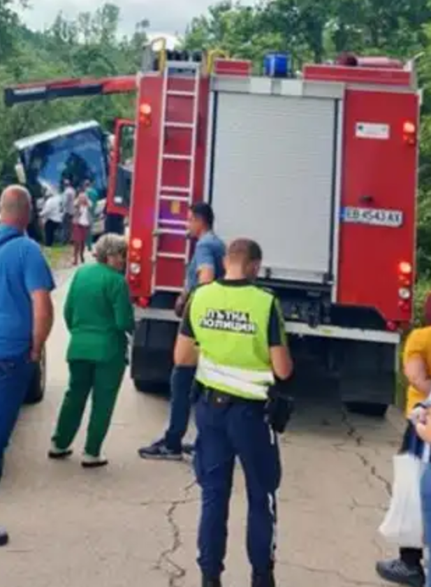Извънредно: Автобусна катастрофа, хвърчат линейки и полиция