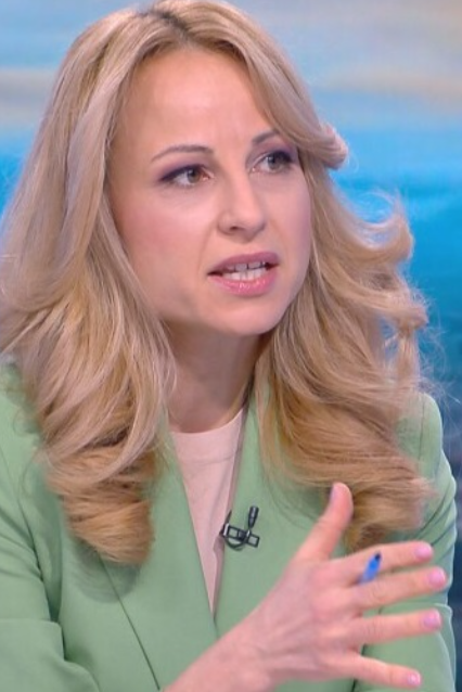 Обрат в bTV! Цънцарова обяви краят на две любими предавания, това са..