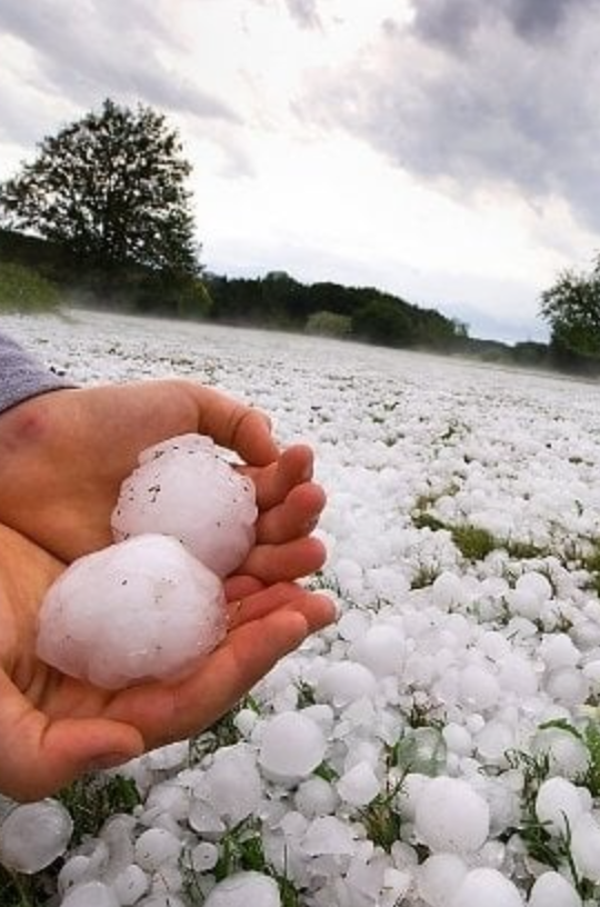 Meteo Balkans: Бури и градушка ще ударят до 1-2 часа тези 3 района на България КАРТА