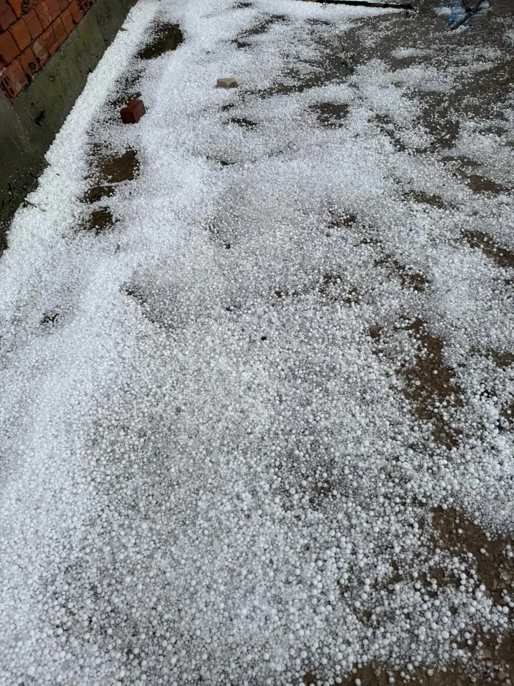 Мощна градушка помете тези градове, на къде отива?