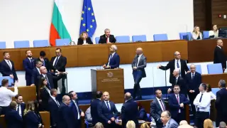 Екшън в парламента: Цончо Ганев се сби с Божанков, "Възраждане" блокира НС БЛИЦ Live Екшън в парламента: Цончо Ганев се сби с Божанков, "Възраждане" блокира НС БЛИЦ Live