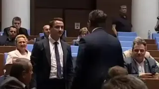 Срам! Цончо Ганев и Явор Божанков се прочуха в цял свят с боя в парламента Видео Срам! Цончо Ганев и Явор Божанков се прочуха в цял свят с боя в парламента Видео