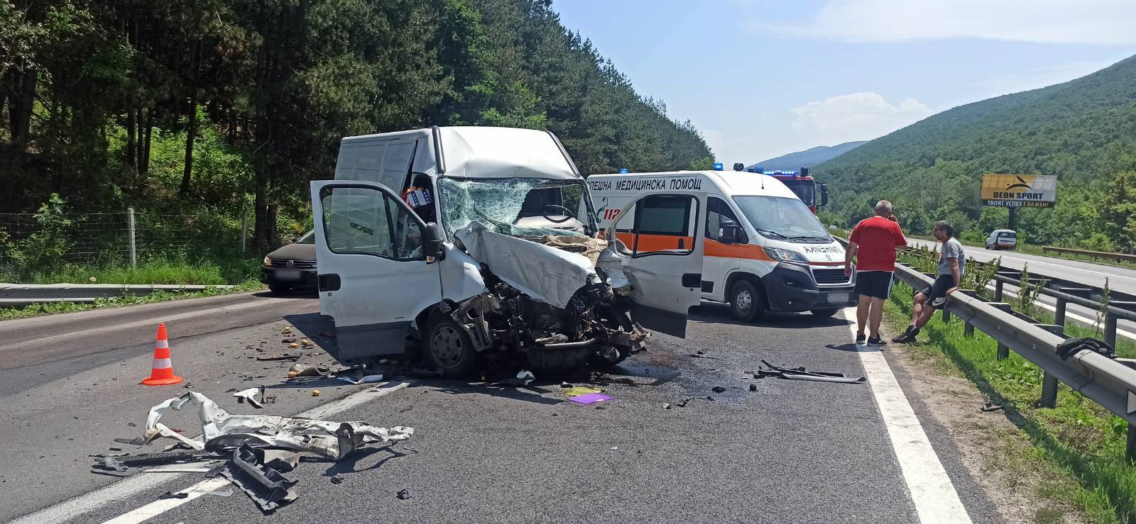 Голяма трагедия! Тежка катастрофа от преди малко, шофьорът е...