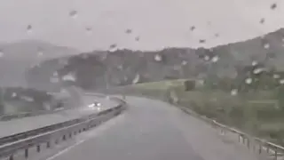 Градушка и буря блокираха трафика по наша магистрала Видео
