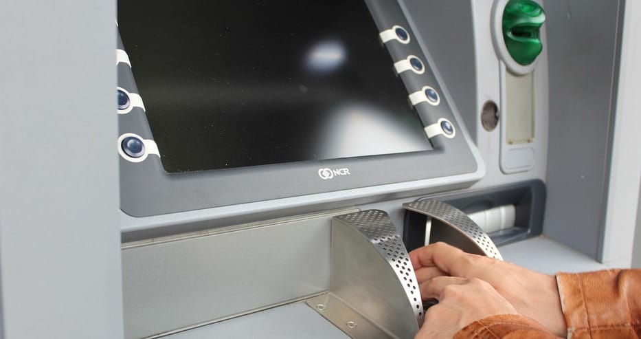 Парите по сметките в банките замръзнаха