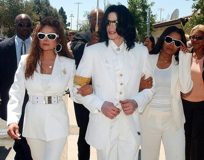 Джанет Майкъл и Латоя