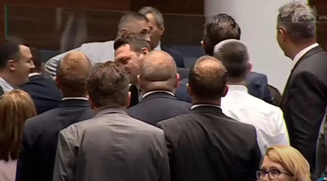 Извънредно от парламента: Цончо Ганев се сби с Божанков