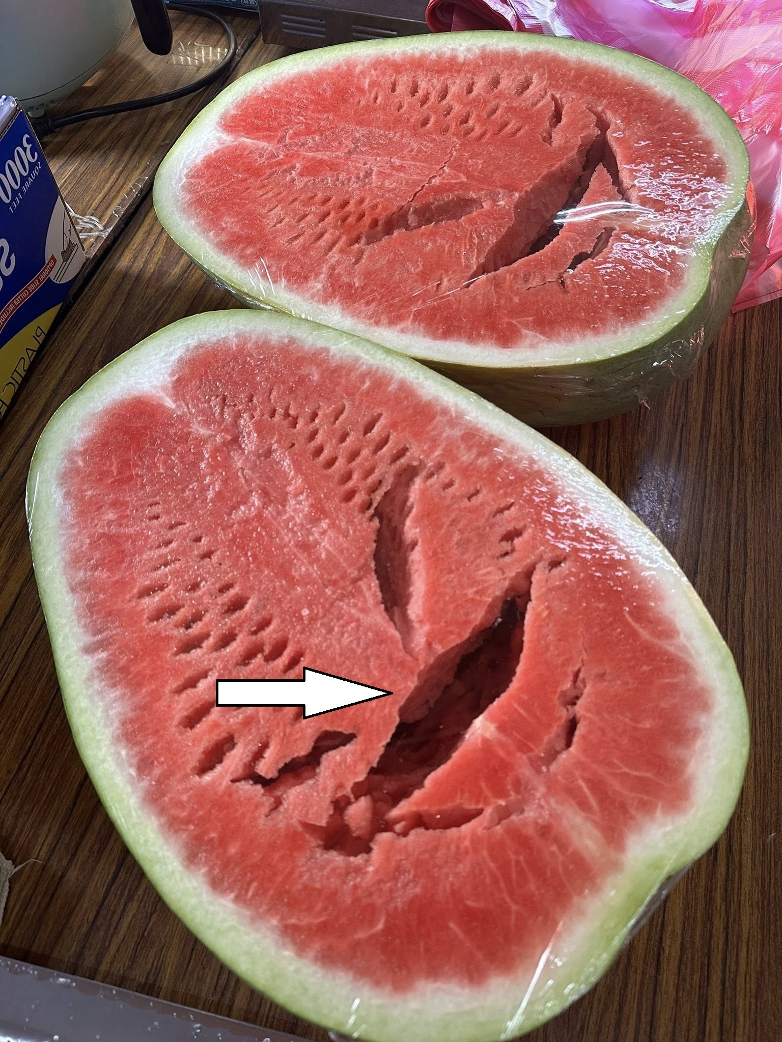 Разрязахте диня и видяхте пукнатини? Спрете да я ядете незабавно! Ето какво означава това!