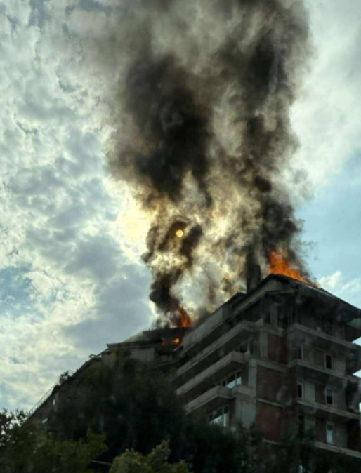 ИЗВЪНРЕДНО: Огромен пожар избухна в центъра на София (СНИМКИ/ВИДЕО)