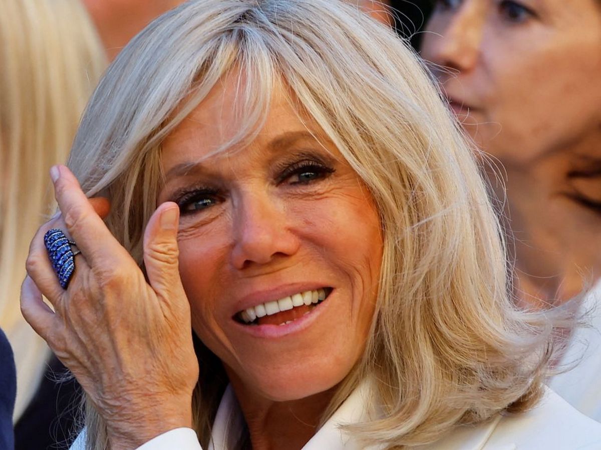 Бриджит Макрон на 67 години по бански събра всички погледи (снимки)