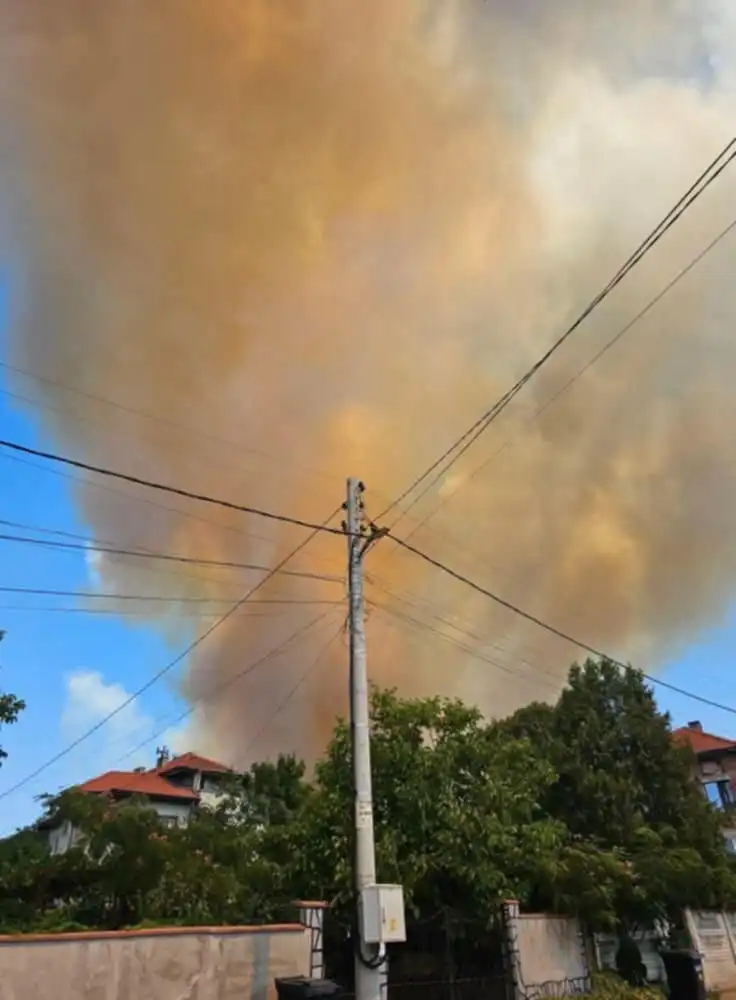 Кошмарът край Българово няма край, евакуират наред