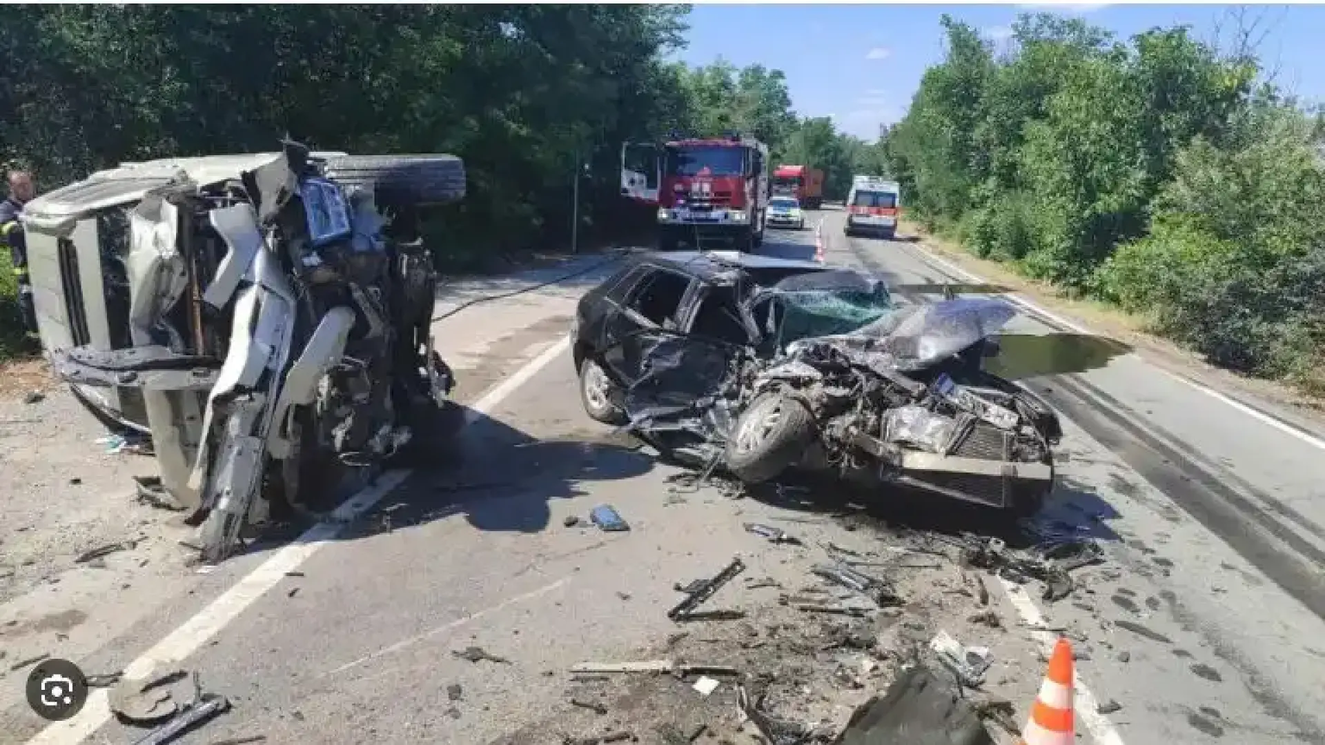 Извънредно в БЛИЦ! Тежко челно меле край София, хвърчат полиция, линейка и пожарна