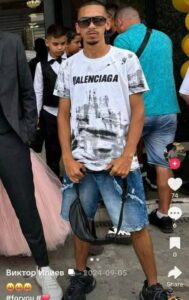 Оказа се „благородник“, син на барона … Виж повече