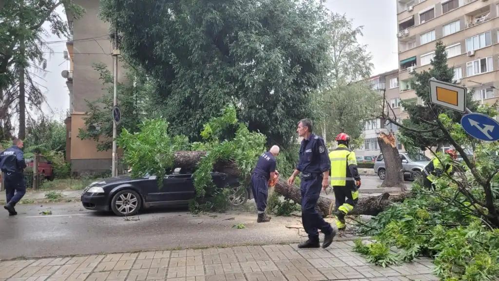 Адска буря отвя това място в България, не остави нищо след себе си /Снимки