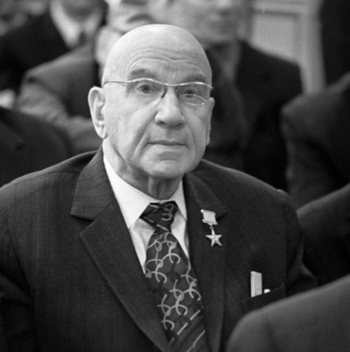 Ако сте на 65–70 години: 1 чаена лъжичка всеки ден ще ви помогне да поддържате яснота на ума и още 4 препоръки от академик Микулин