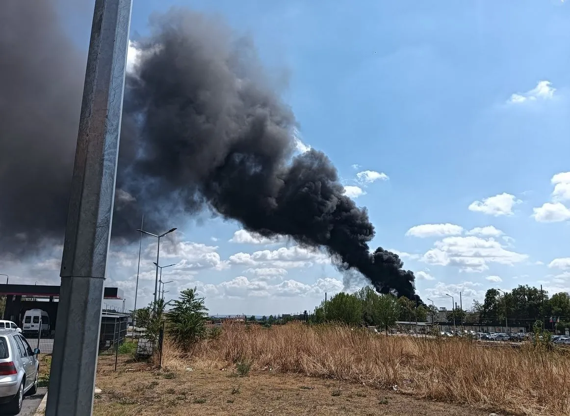 Извънредно: Голям пожар бушува, летят пожарни