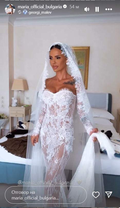 Мария дантелена рокля