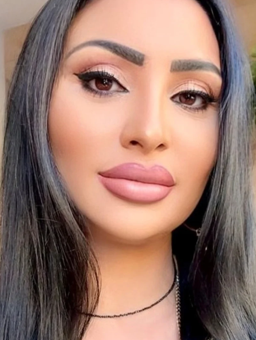 Гадже, та дрънка: Софи Маринова по бански разпали мрежата, показа тяло на богиня не е за изпускане