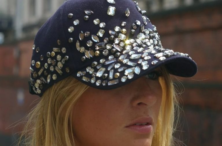 шапка с кристали