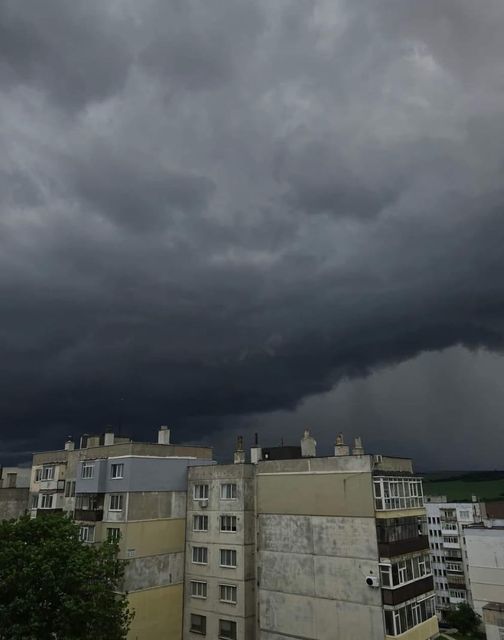 Халата нахлува с 100 км в час, идва..