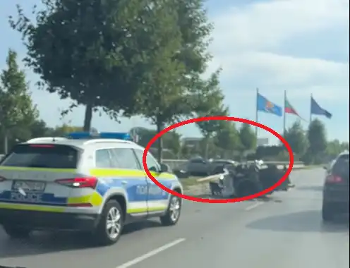 Извънредна ситуация и смразяваща гледка в София: Автомобил се разцепи, разхвърчаха се..