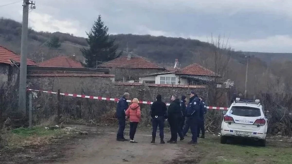 Тодор, прострелял жена си в монтанско село, бе открит в кола, а до трупът му…