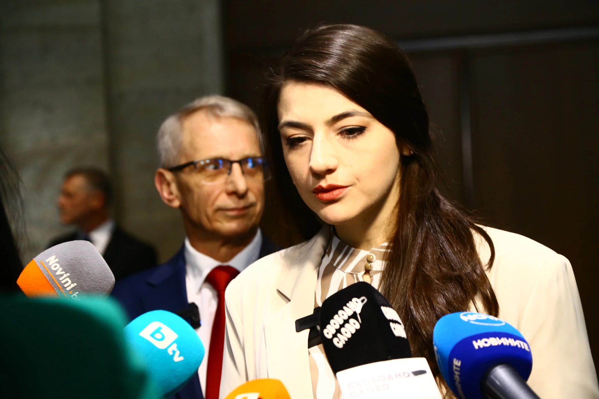 Лена отсвири Промяната, какво се случва