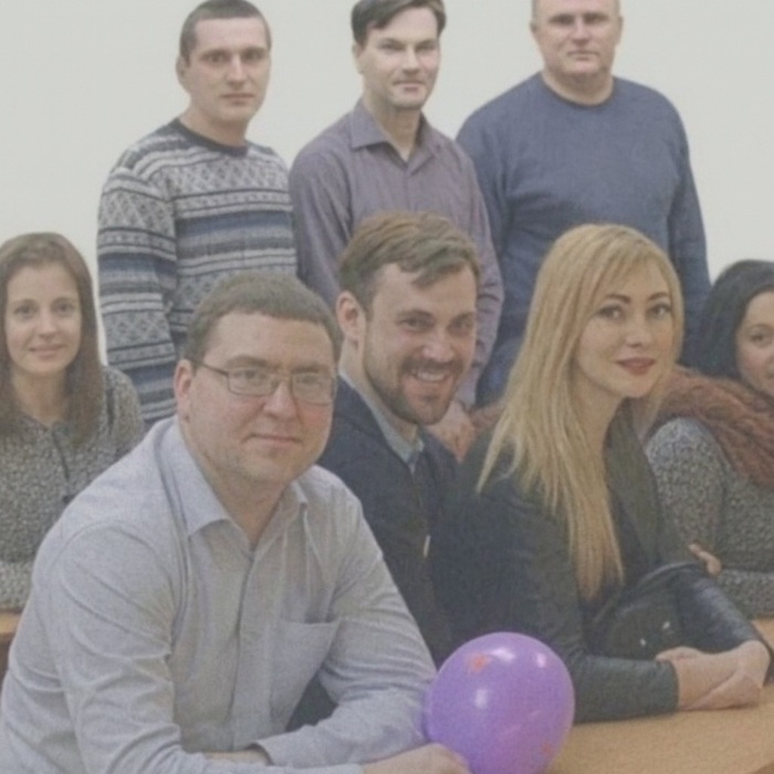 На срещата на випуска 20 години по-късно, учителка попита: Е Павка, как си изкарваш прехраната, чистач ли стана? Павел отговори така, че всички зяпнаха