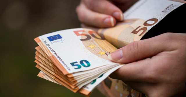 ЧЕТИРИ зодиакални знака, които мощно ще се опаричат през октомври 2025