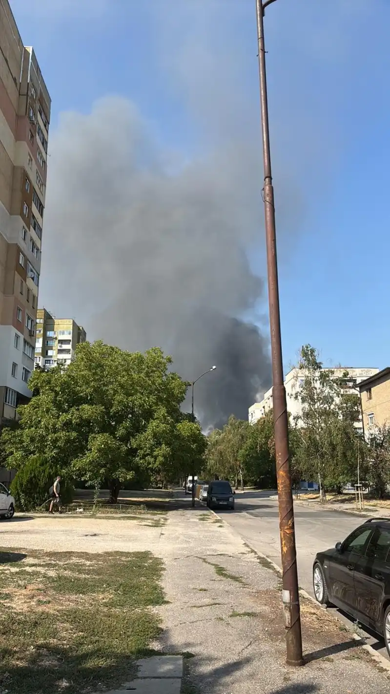 Извънредно! Огромен пожар в София Видео