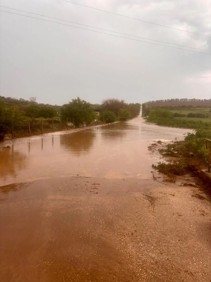 Извънредно! Много голяма буря помете този български регион! /СНИМКИ