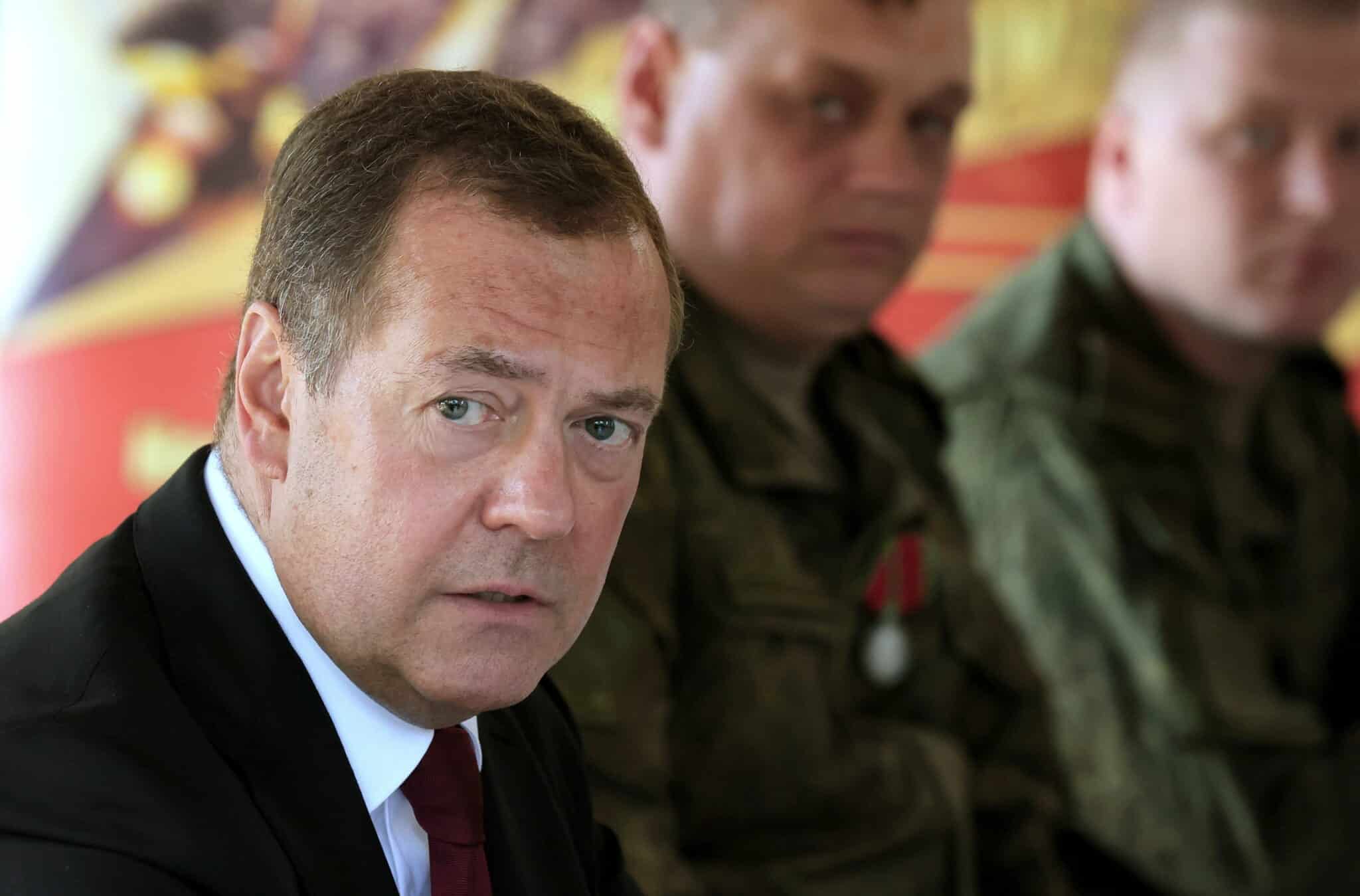Медведев предупреди: Войната между НАТО и Русия започва, ако…