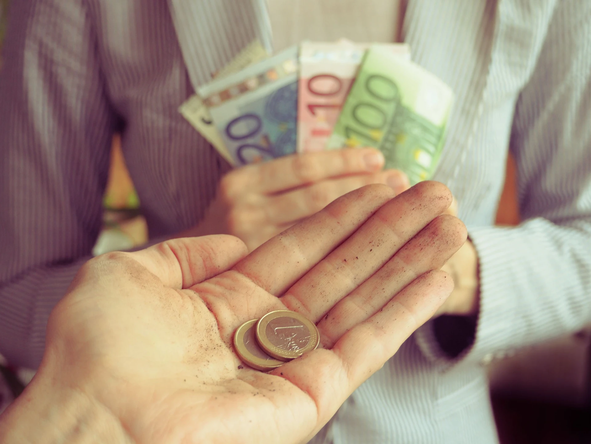 Ето какво ще стане със заплатите през 2026 г.