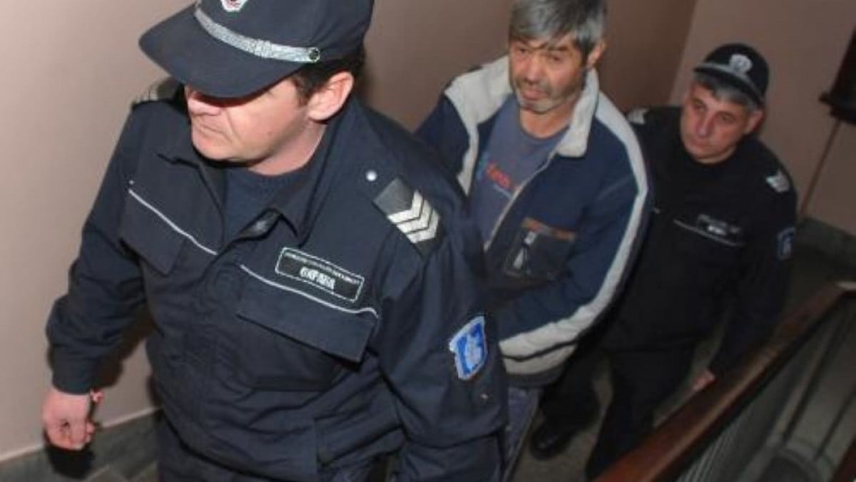 Жестоко убийство: Ангел намушка жена си Румяна 33 пъти, викна приятели и…