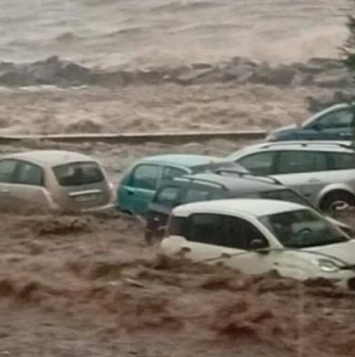 Потоп и в Царево, затвориха пътя Бургас-Созопол-Затварят отсечки, за да няма жертви