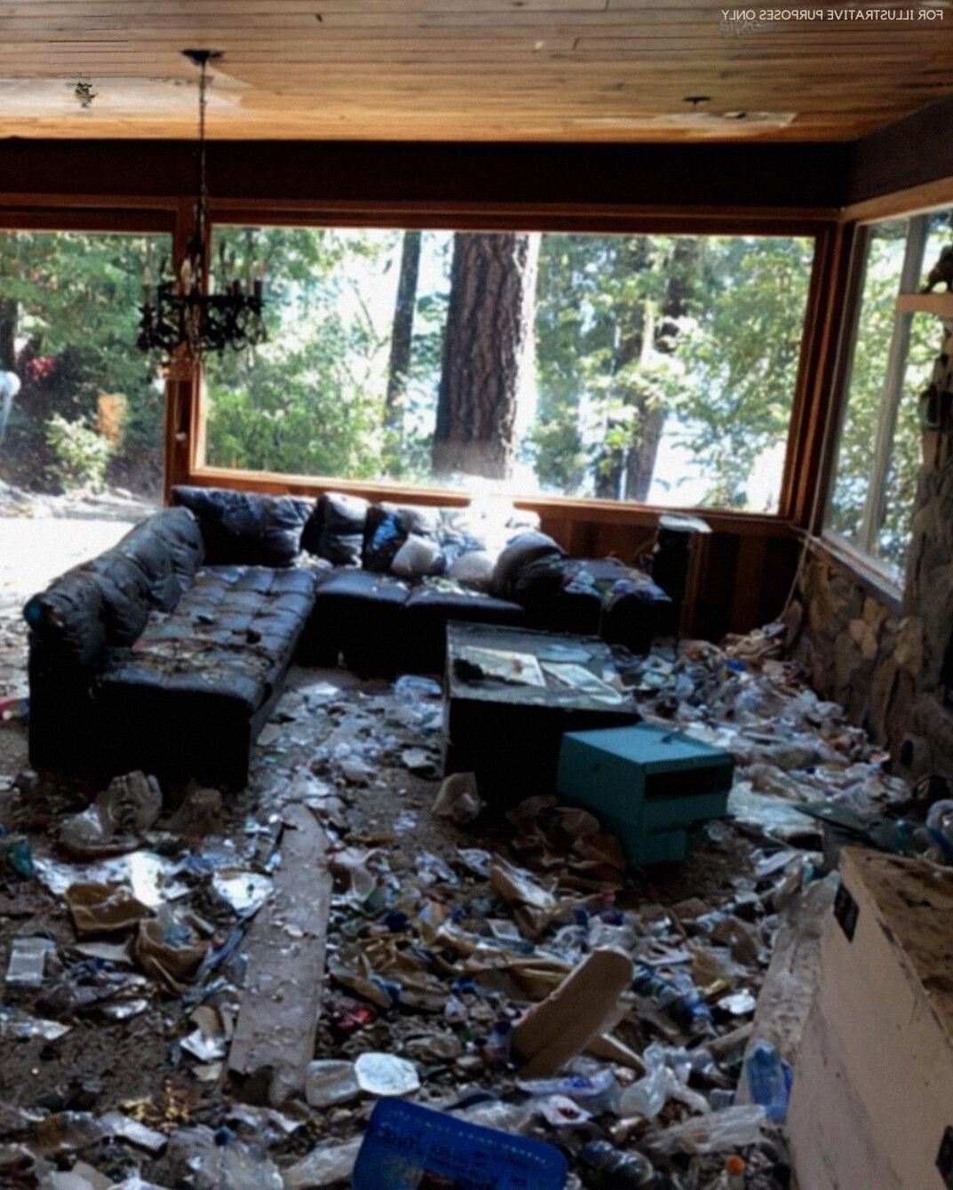 Когато майка ми почина, тя ми остави къщата край езерото. Това място беше свято. Не живеех в нея и не я давах под наем…